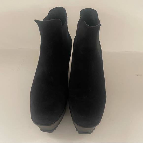 Pedro Garcia
•Women Boot
•Black Suede
•Trendy Platform
•Wedge Silhouette - Picture 9 of 10